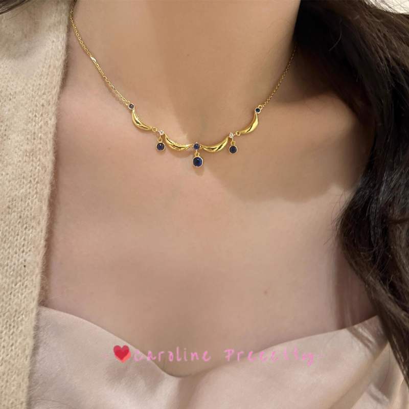 Blue teardrop opening necklace