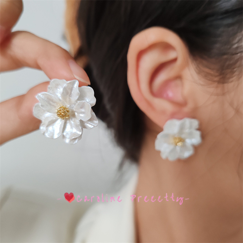 Camellia ear studs for women 2024 New ins high-end French retro Stud