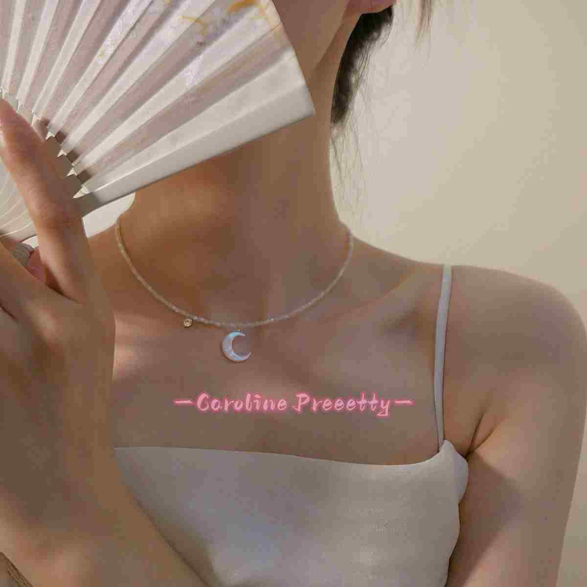 Moon White mother-of-pearl necklace