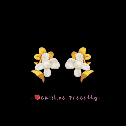 French small fragrance style white flower stud earrings