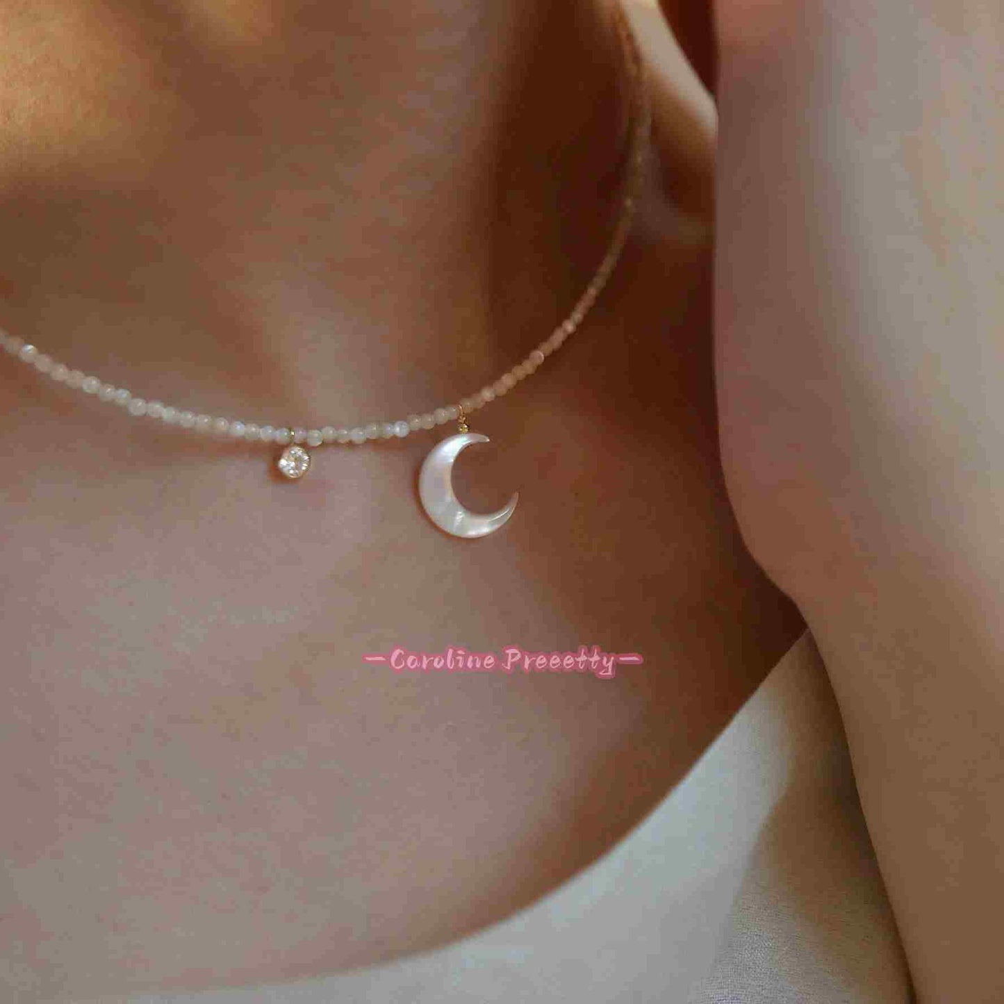 Moon White mother-of-pearl necklace