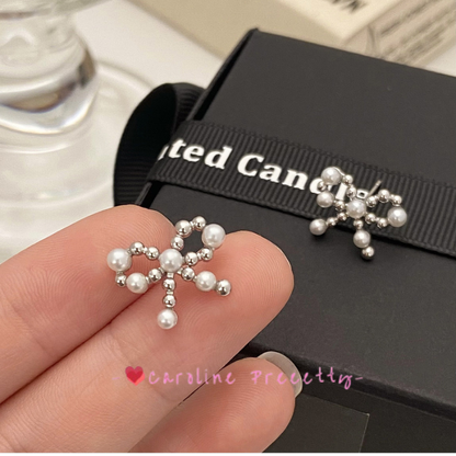 Bow pearl cutout earrings