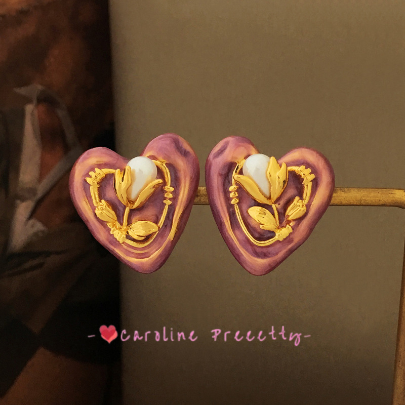 French heart design stud earrings