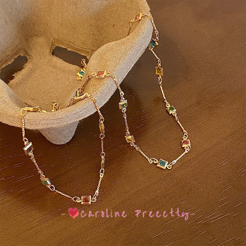 Multi-color gemstone-like metal retro necklace with a feminine charm, a female collarbone chain, and an ins style