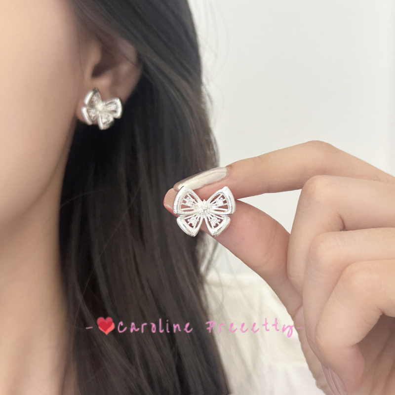 Hollowed-out butterfly with zirconium stud earrings