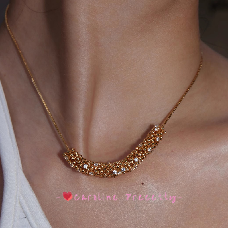 Light luxury style zircon choker necklace is a new best-selling and niche design collarbone chain for women