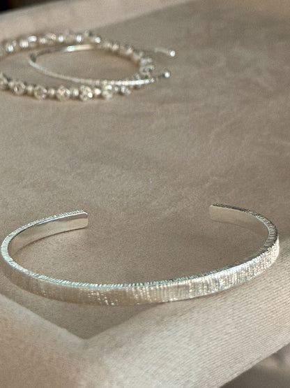Silver fine bracelet, deep blue opal wide edge vertical pattern half bracelet