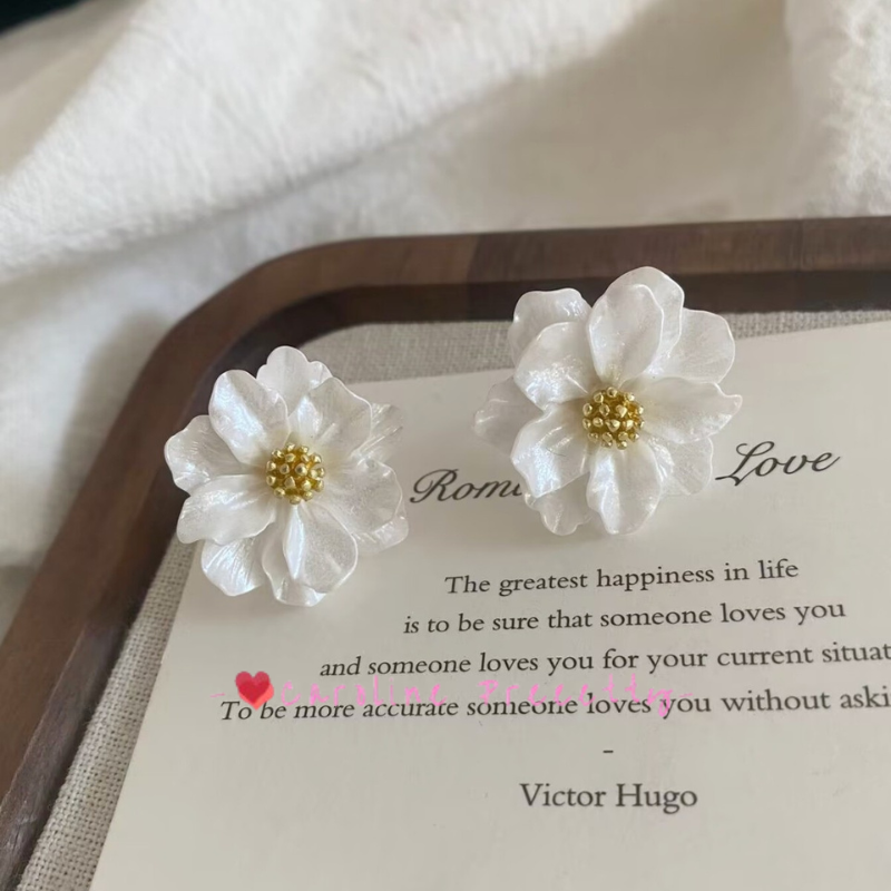 Camellia ear studs for women 2024 New ins high-end French retro Stud