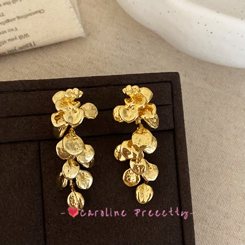 Light luxury and high-end style leaf tassel ear studs, niche design sense, individual, versatile and exquisite earrings