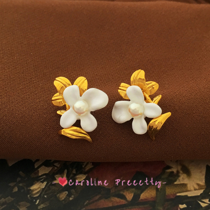 French small fragrance style white flower stud earrings