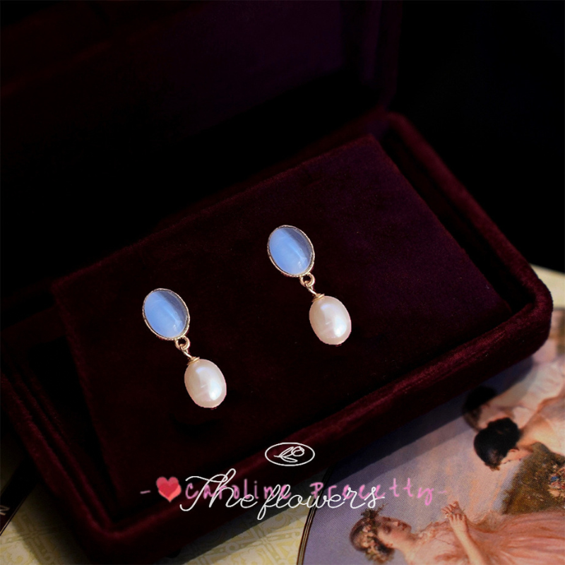 Freshwater pearl French retro glass cat's eye stone handcrafted design, small and simple, commuting 14K plated earrings