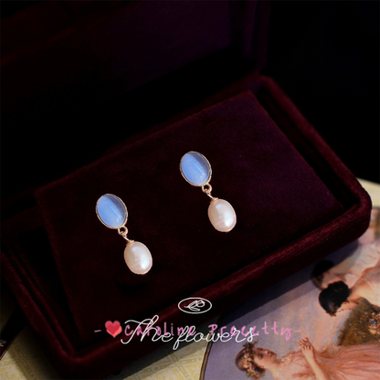 Freshwater pearl French retro glass cat's eye stone handcrafted design, small and simple, commuting 14K plated earrings