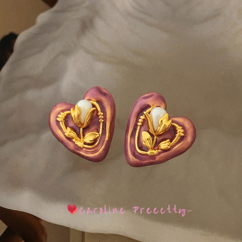French heart design stud earrings