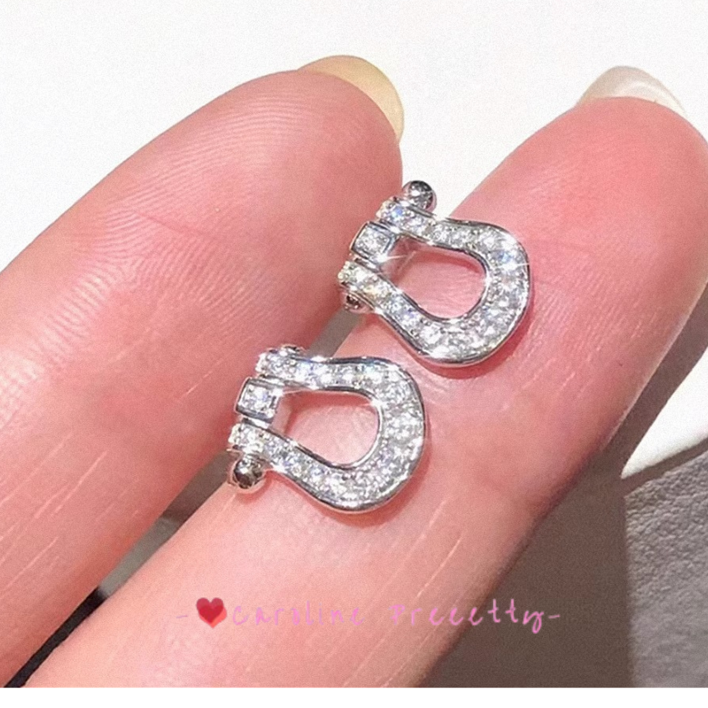 Exquisite horseshoe-shaped stud earrings with diamonds, simple Korean versatile women's fashion earrings, elegant stud earrings