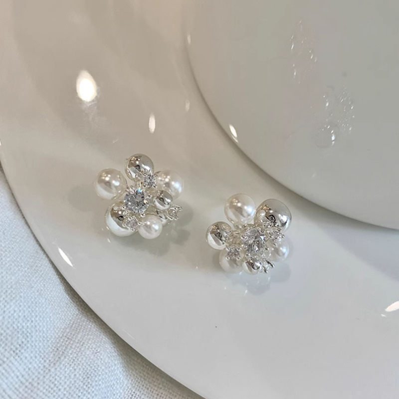 Water diamond Pearl Flower Ball Earrings 2025 New light Luxury gentle and elegant stud earrings