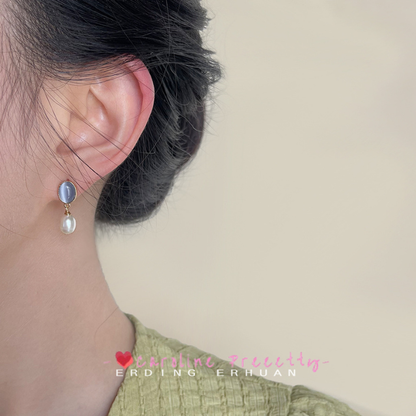 Freshwater pearl French retro glass cat's eye stone handcrafted design, small and simple, commuting 14K plated earrings