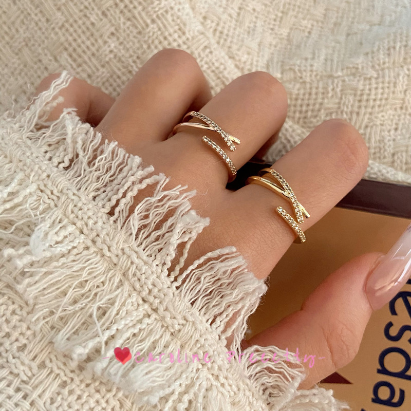 A simple and cold style cross-zirconia ring for women's fashion and individuality, an ins trendy Japanese-style light luxury fragrance ring accessory