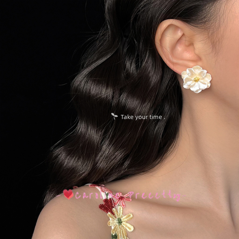 Camellia ear studs for women 2024 New ins high-end French retro Stud