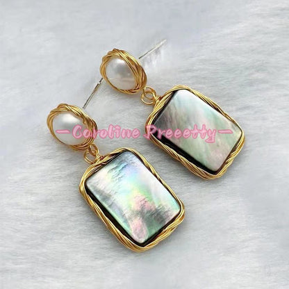 Black mother-of-pearl wound freshwater pearl stud earrings