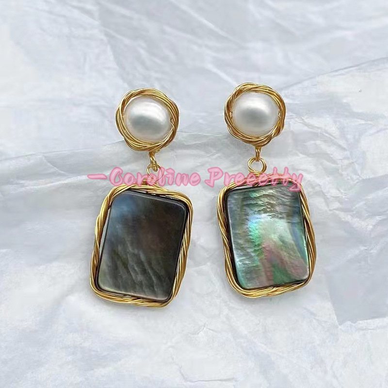 Black mother-of-pearl wound freshwater pearl stud earrings