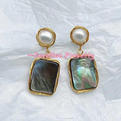 Black mother-of-pearl wound freshwater pearl stud earrings