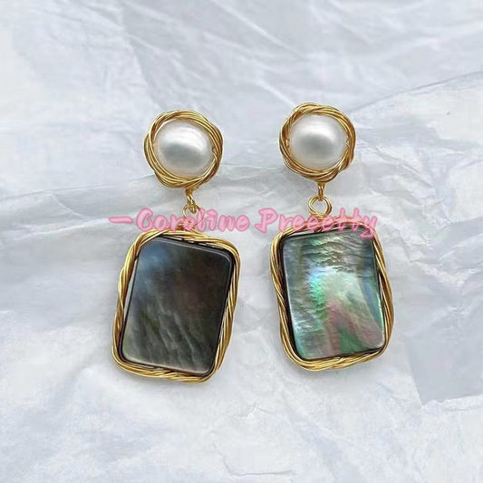 Black mother-of-pearl wound freshwater pearl stud earrings