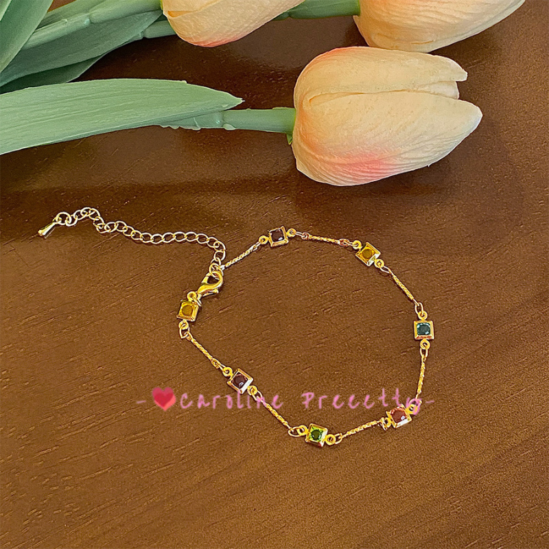 Multi-color gemstone-like metal retro necklace with a feminine charm, a female collarbone chain, and an ins style