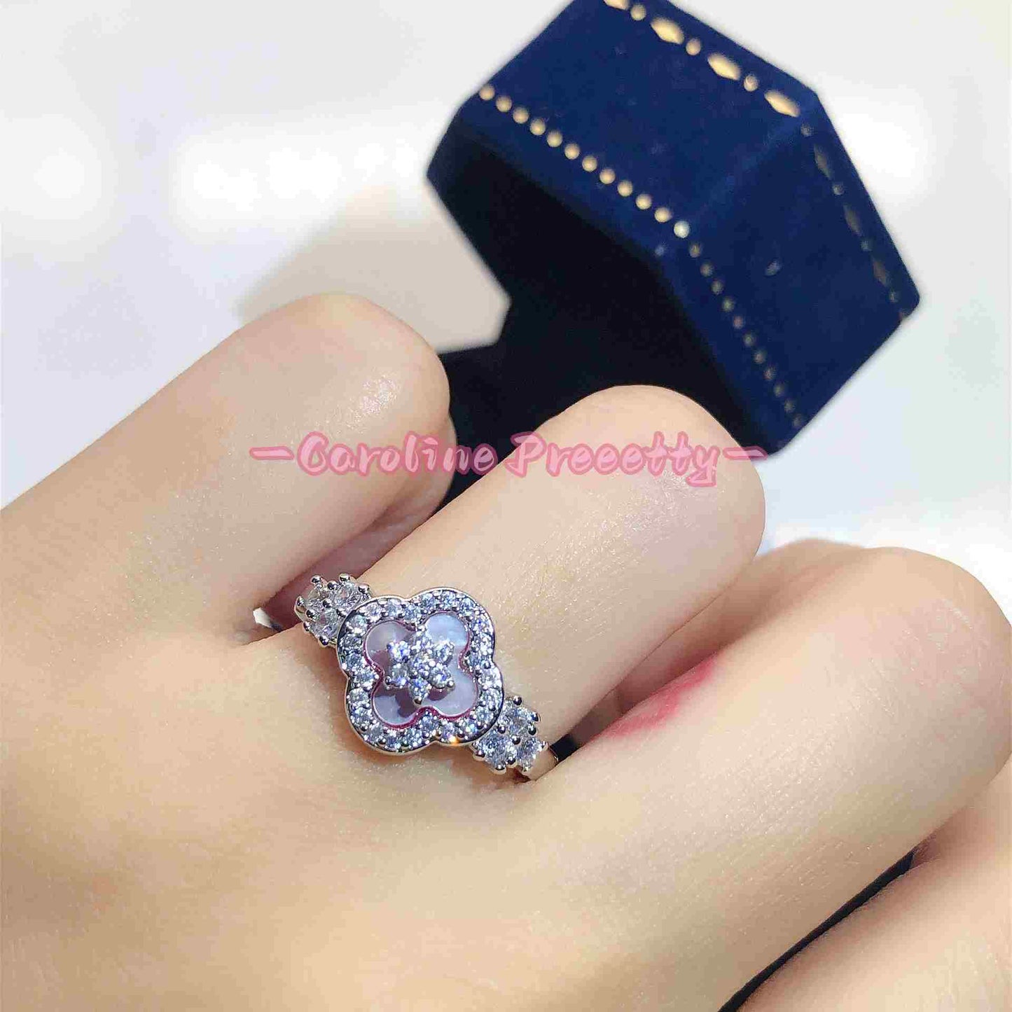 Zircon mother-of-pearl flower diamond-shaped open ring,