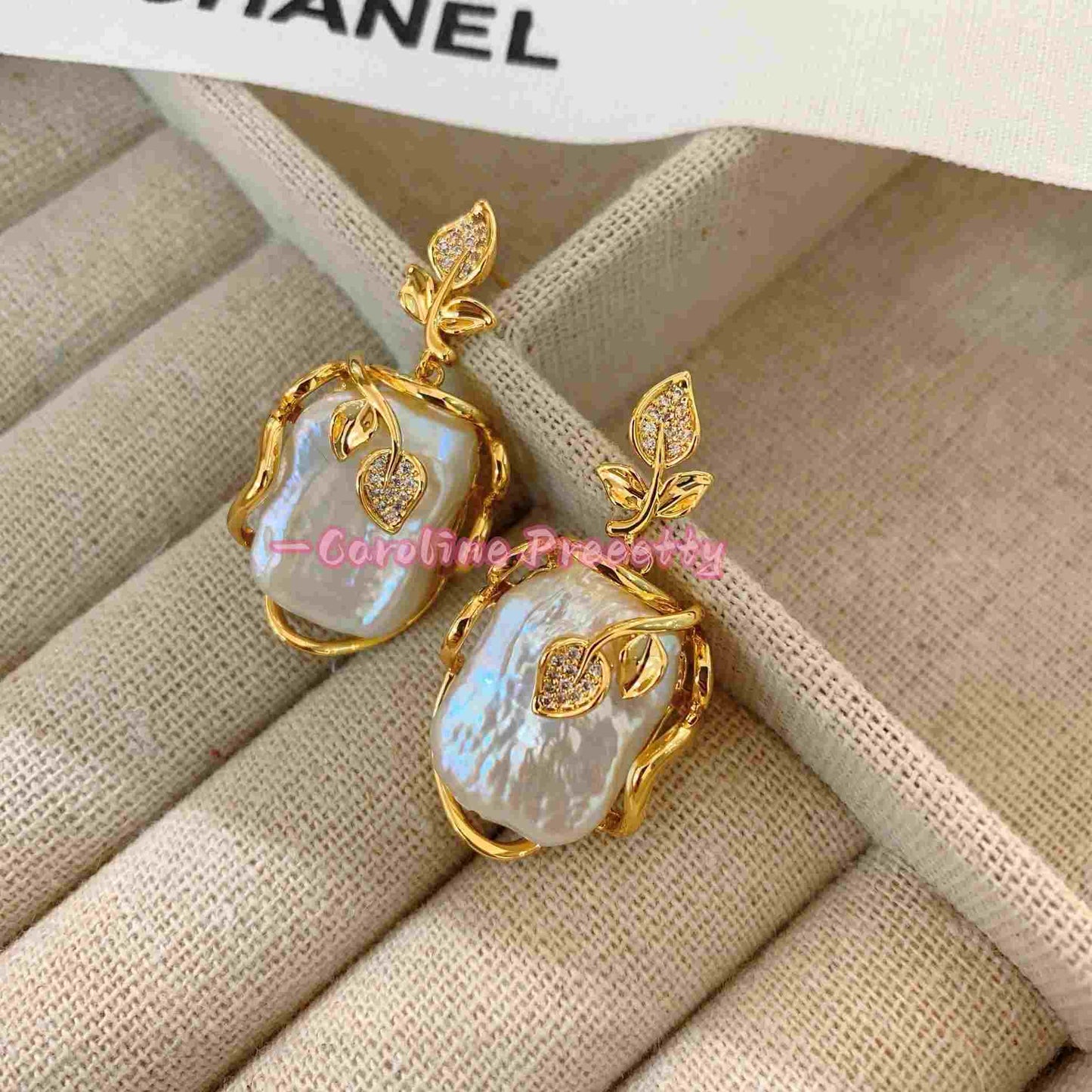 Mid-style Baroque pearl earrings