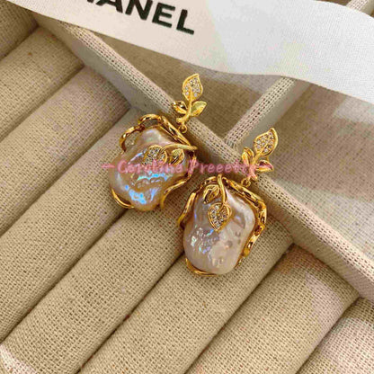 Mid-style Baroque pearl earrings