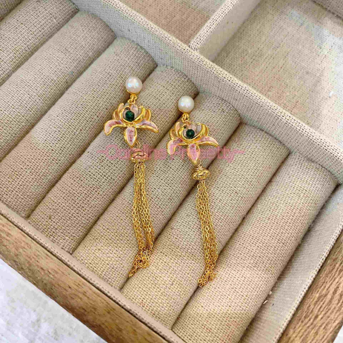 Mid-style Baroque pearl earrings