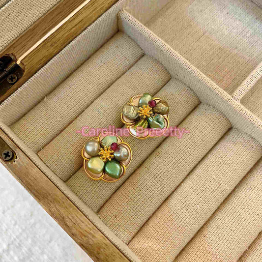 Mid-style Baroque pearl earrings