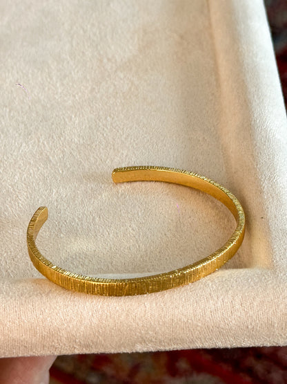 Gold plated fine bracelet, deep blue opal wide edge vertical pattern half bracelet